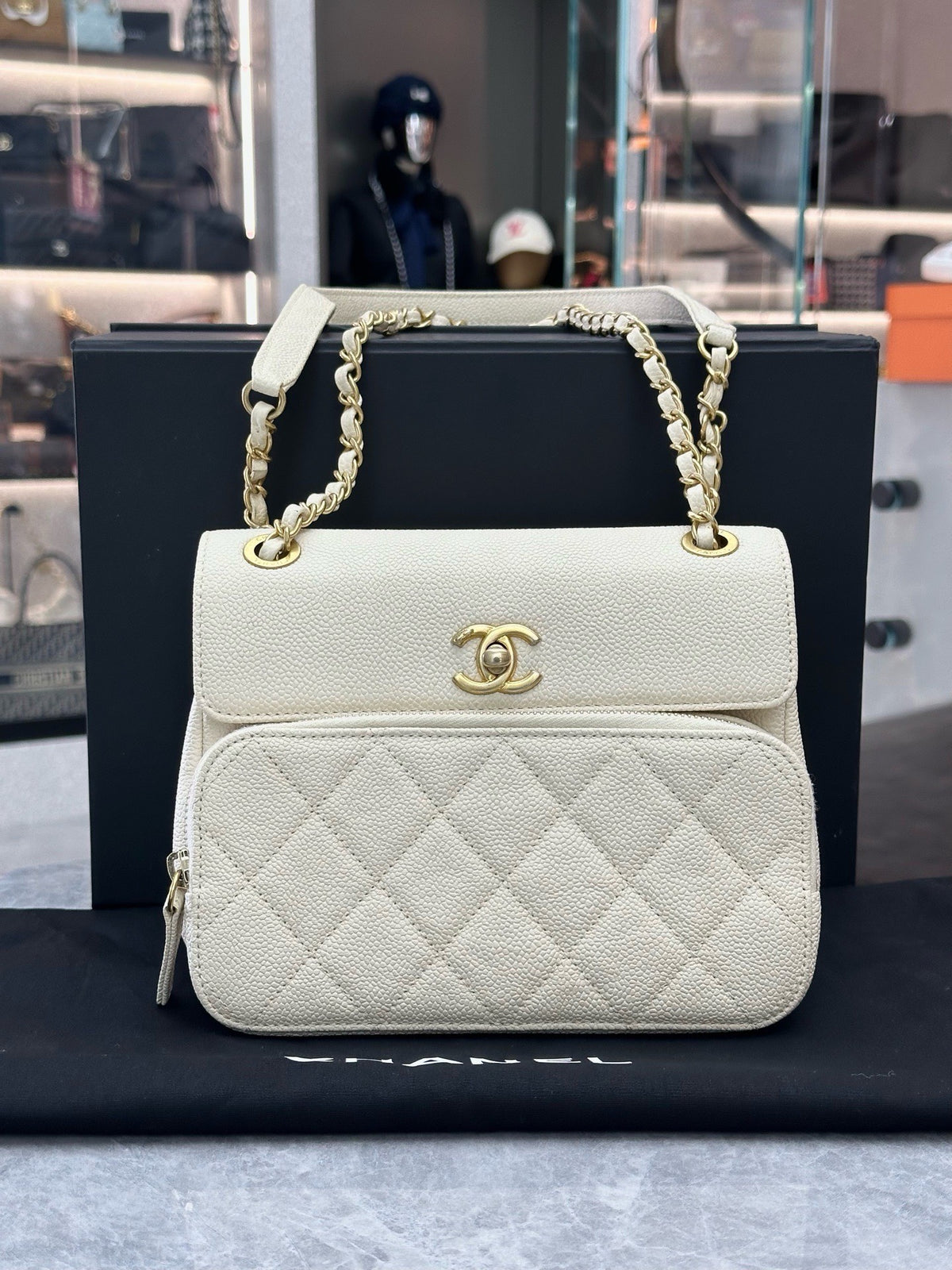 CHANEL Camera Bag – White Caviar Leather, Gold Hardware, Excellent Pre-Owned