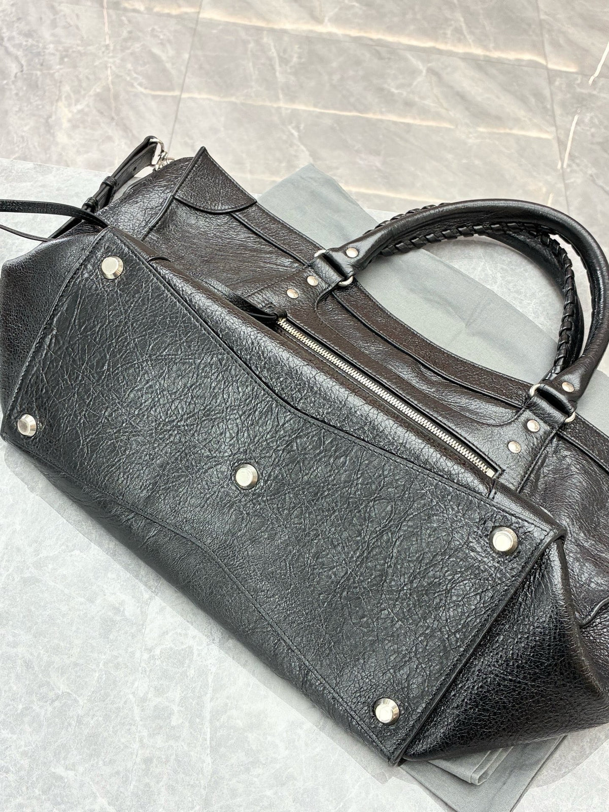 BALENCIAGA Neo Classic City – Black Textured Calfskin with Silver Hardware, Very Good Pre-Owned