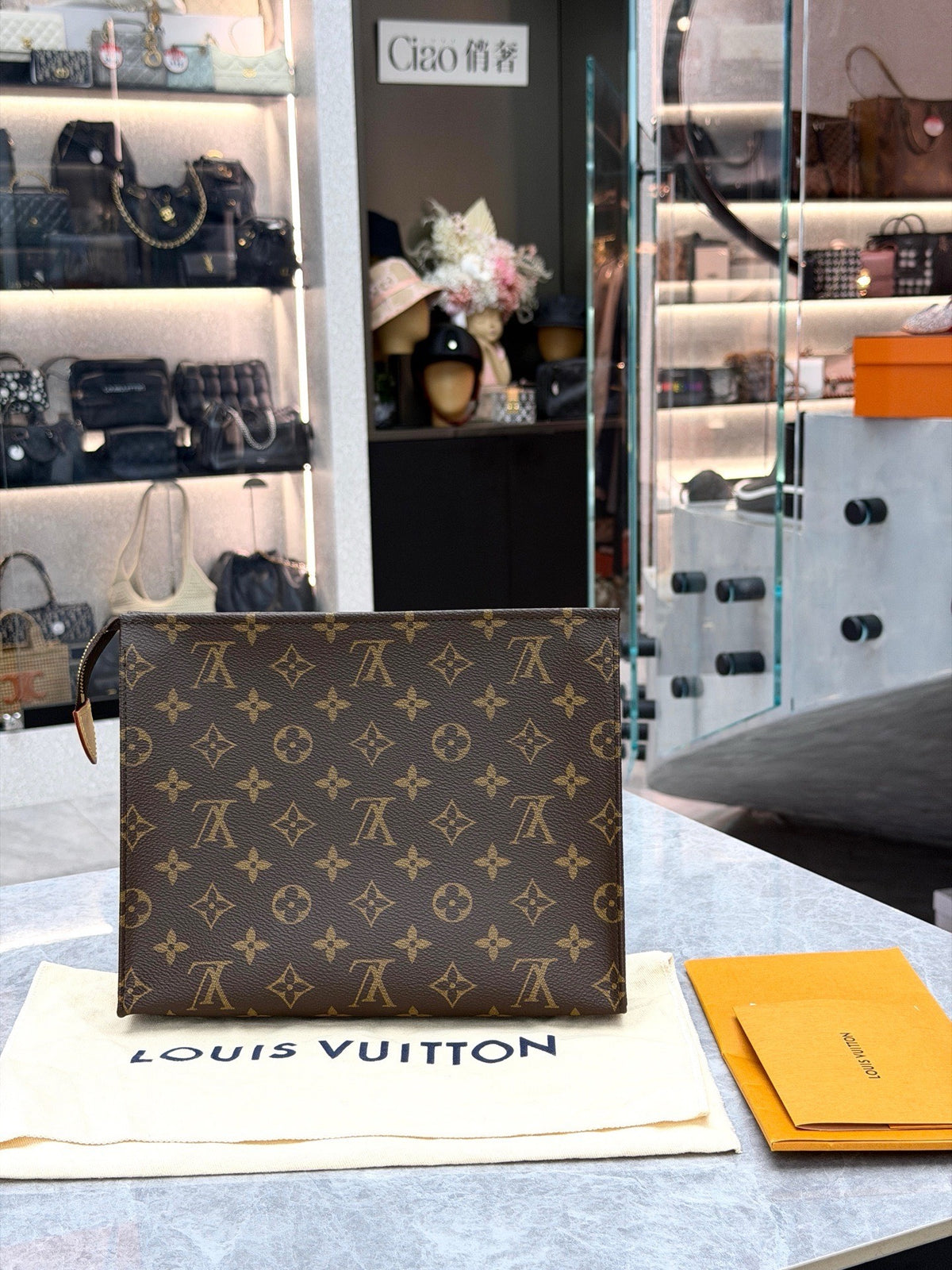 LOUIS VUITTON Toiletry Pouch 26 – Monogram Canvas with Natural Vachetta Leather, Good Pre-Owned