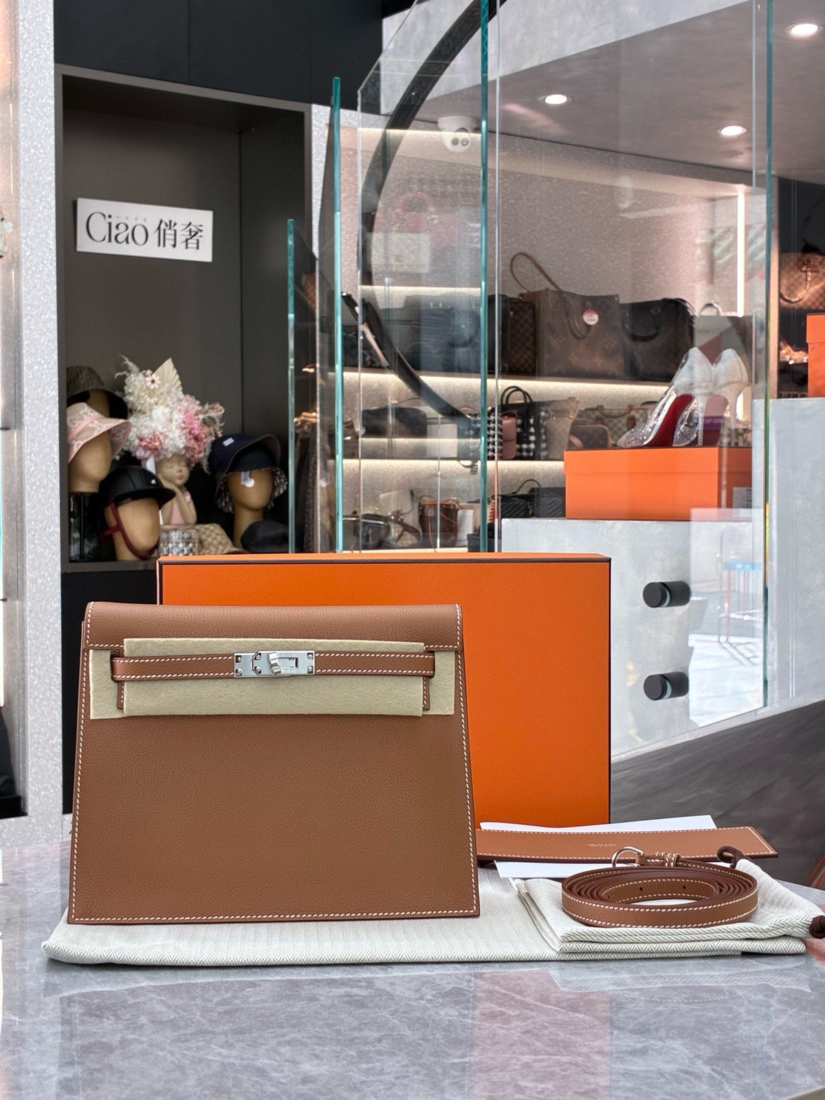HERMÈS Kelly Danse – Gold Evercolor Leather, Palladium Hardware, G Stamp, Brand New