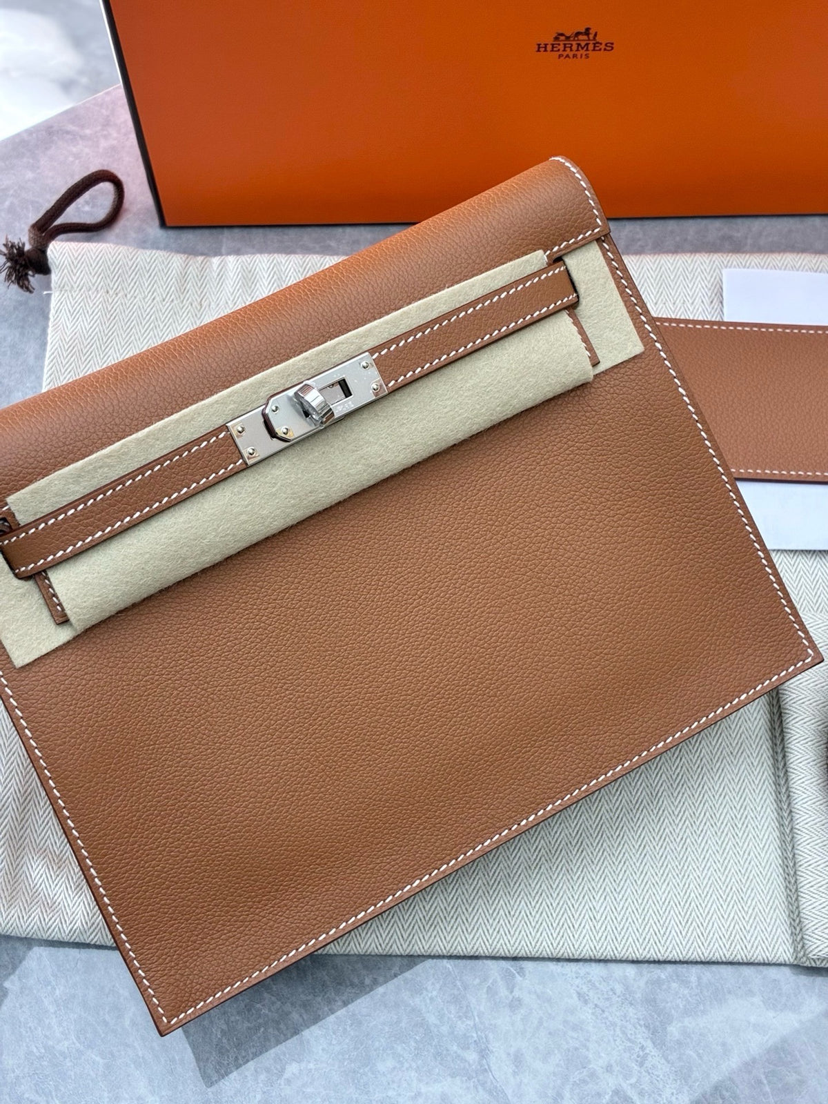 HERMÈS Kelly Danse – Gold Evercolor Leather, Palladium Hardware, G Stamp, Brand New