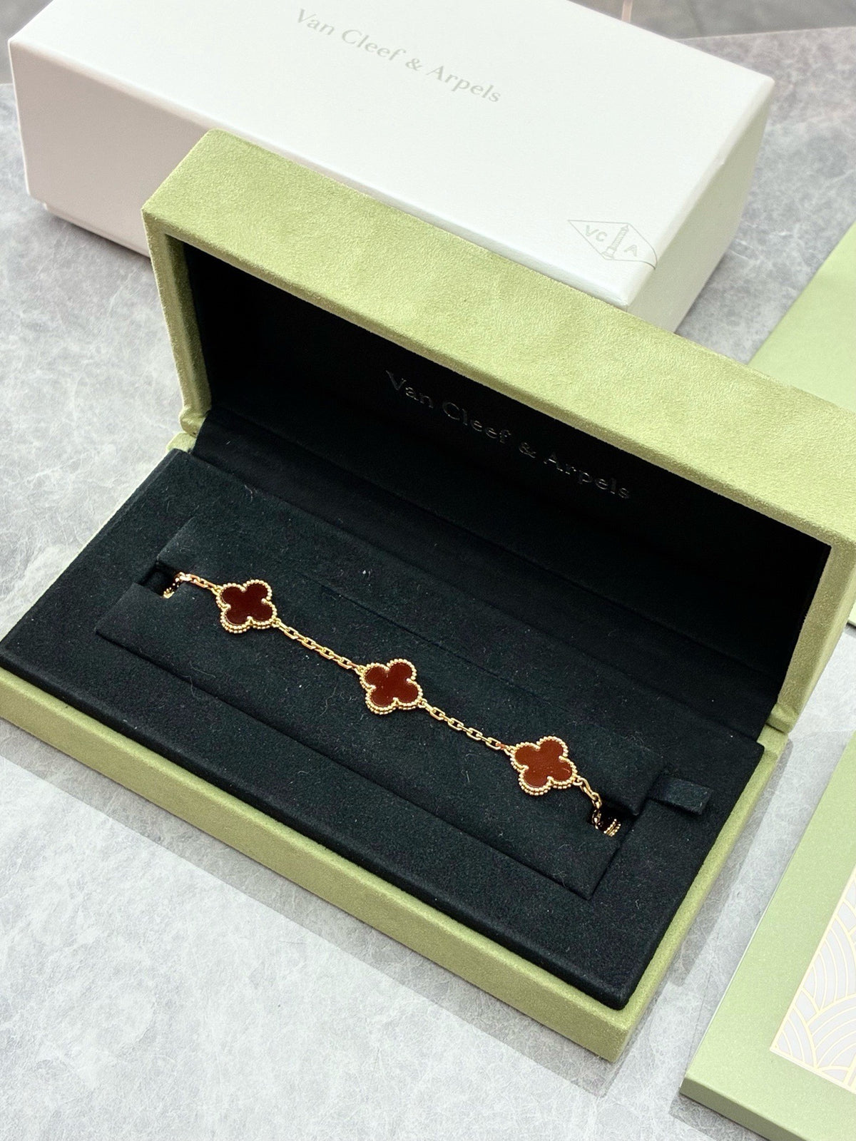 VAN CLEEF & ARPELS Vintage Alhambra Bracelet – Five Carnelian Motifs, 18K Yellow Gold, 2022 Warranty Card, Very Good Pre-Owned