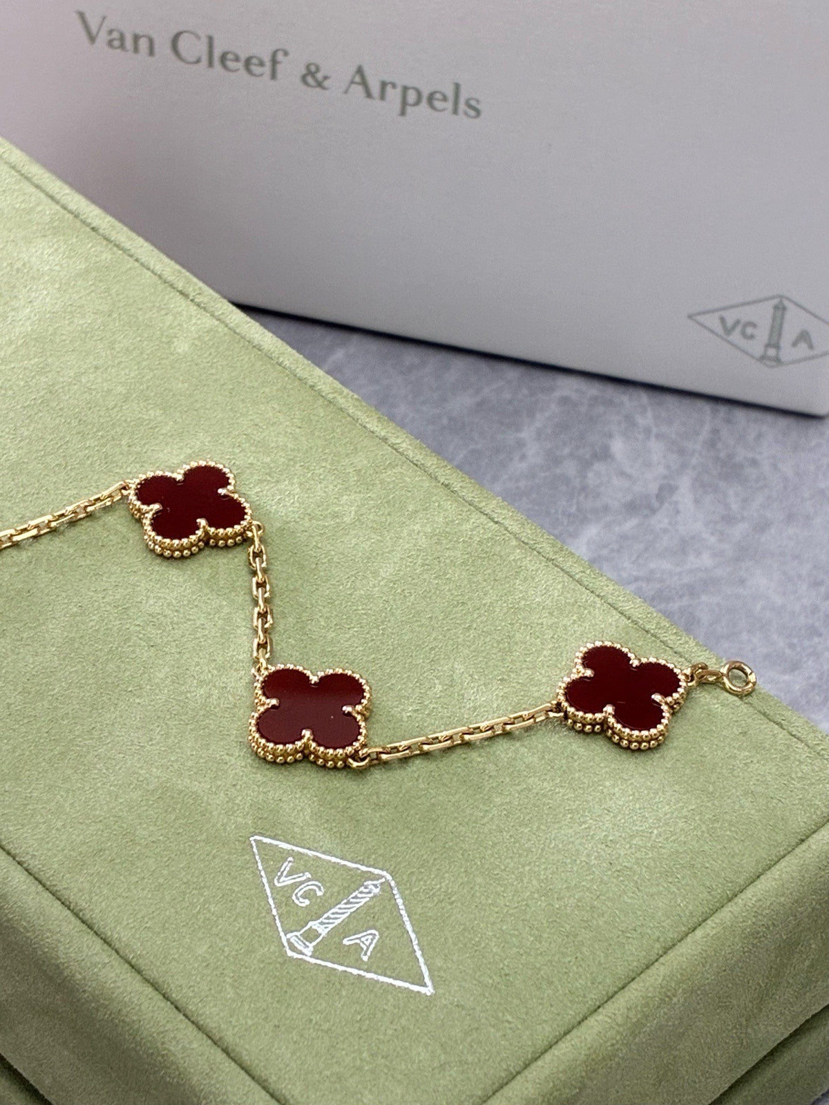 VAN CLEEF & ARPELS Vintage Alhambra Bracelet – Five Carnelian Motifs, 18K Yellow Gold, 2022 Warranty Card, Very Good Pre-Owned