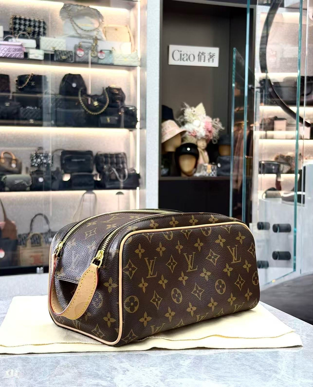 LOUIS VUITTON Dopp Kit Toiletry Bag – Monogram Canvas Double Zip with Side Handle, Good Pre-Owned