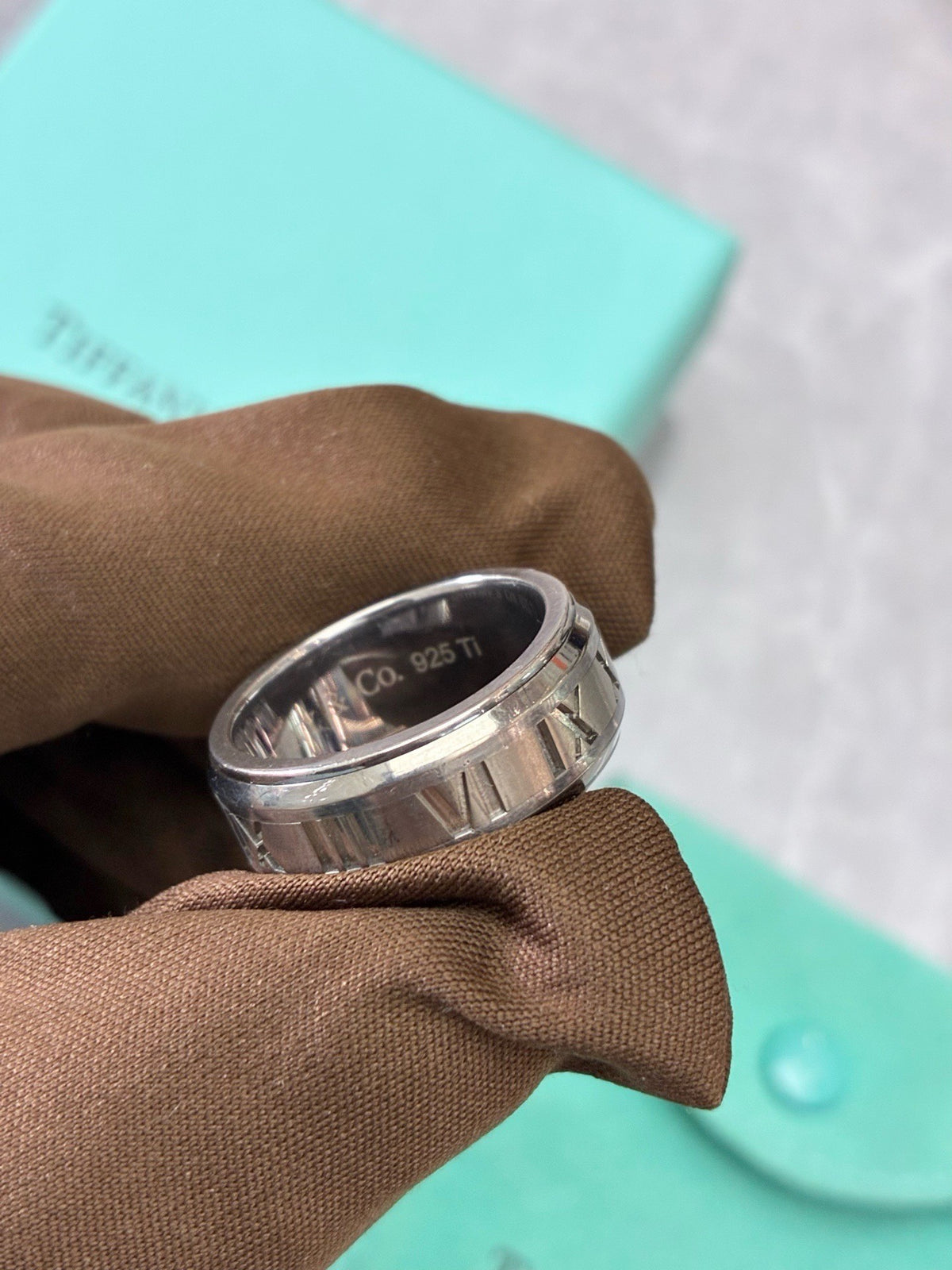 TIFFANY & CO. Atlas Ring – Roman Numeral Band in Grey 925 Ti Titanium-Toned Silver, Large Size, Very Good Pre-Owned