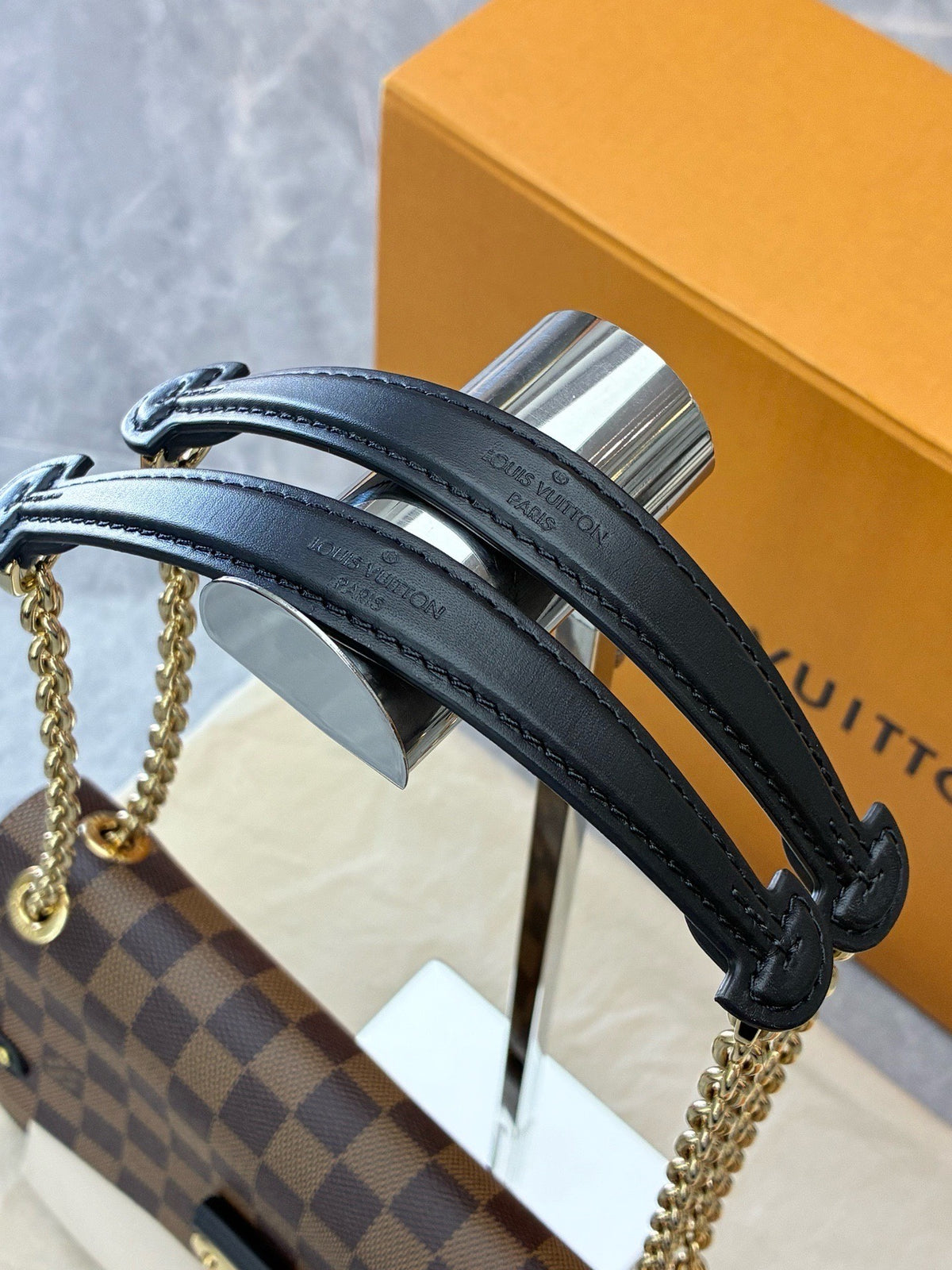 LOUIS VUITTON Vavin PM – Damier Ebene, Gold Chain, Pre-Owned