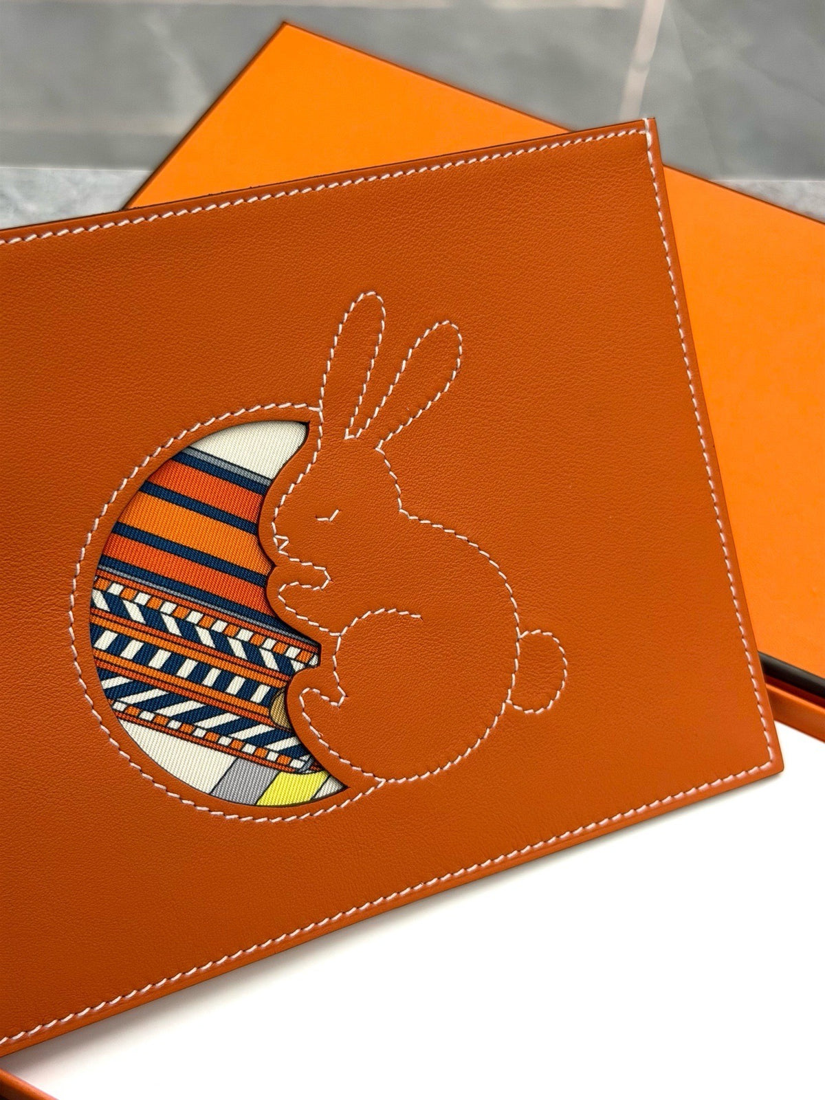 HERMÈS Mid-Autumn 2026 Limited Edition Leather Wallet – Orange Calfskin with Embroidered Jade Rabbit, Brand New
