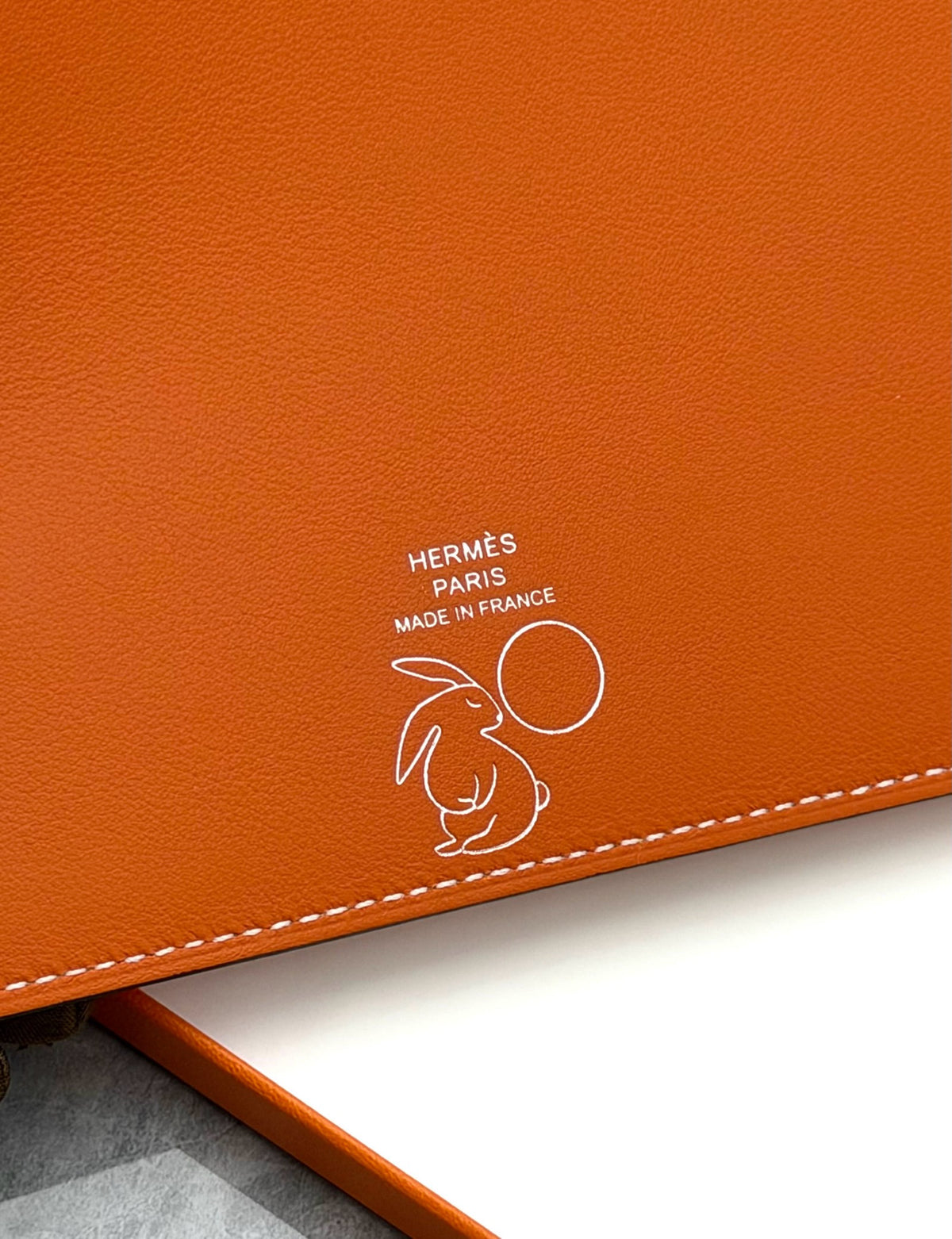 HERMÈS Mid-Autumn 2026 Limited Edition Leather Wallet – Orange Calfskin with Embroidered Jade Rabbit, Brand New