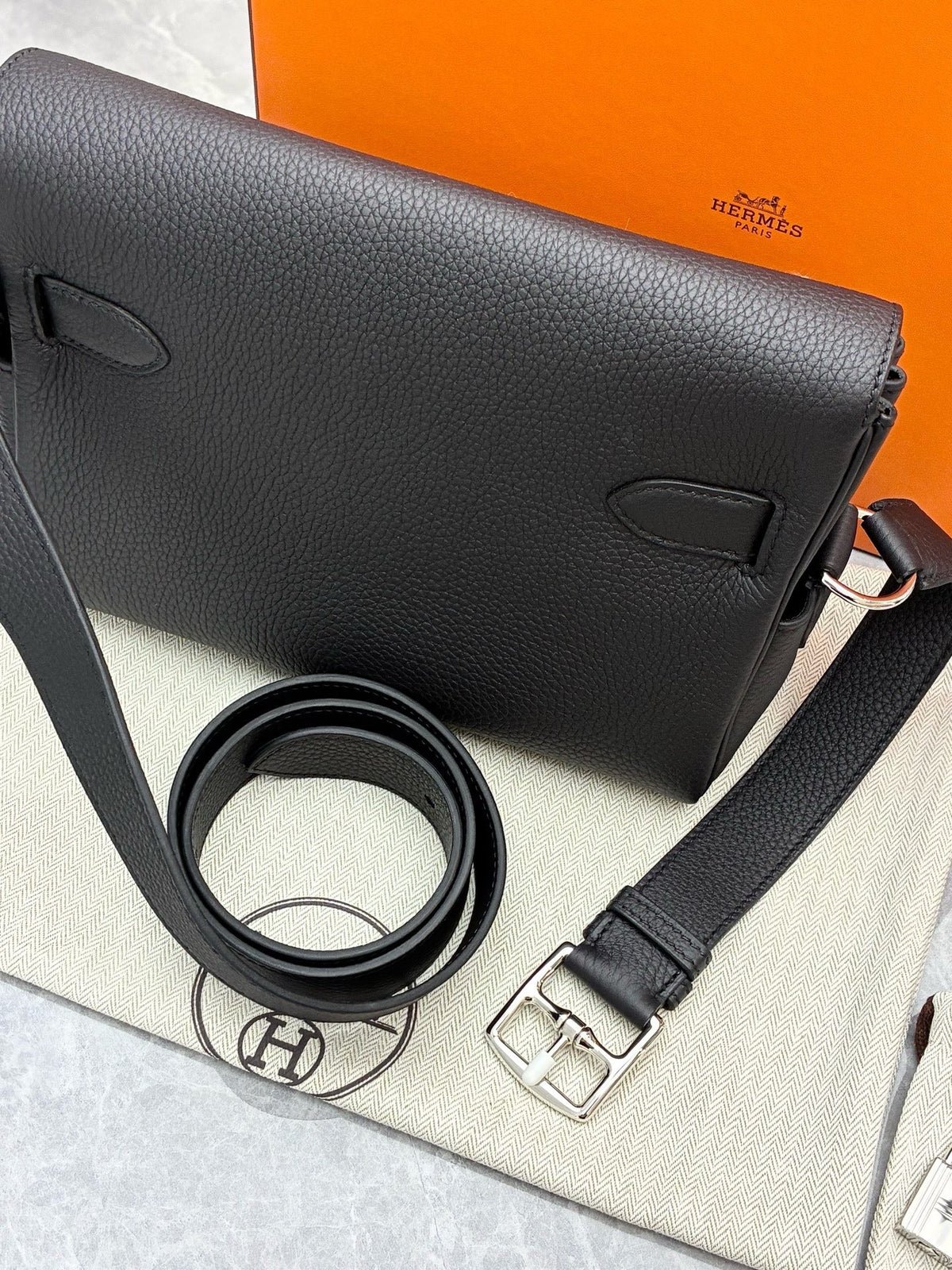 HERMÈS Kelly Messenger – Black Togo Leather, Palladium Hardware, G Stamp, Brand New