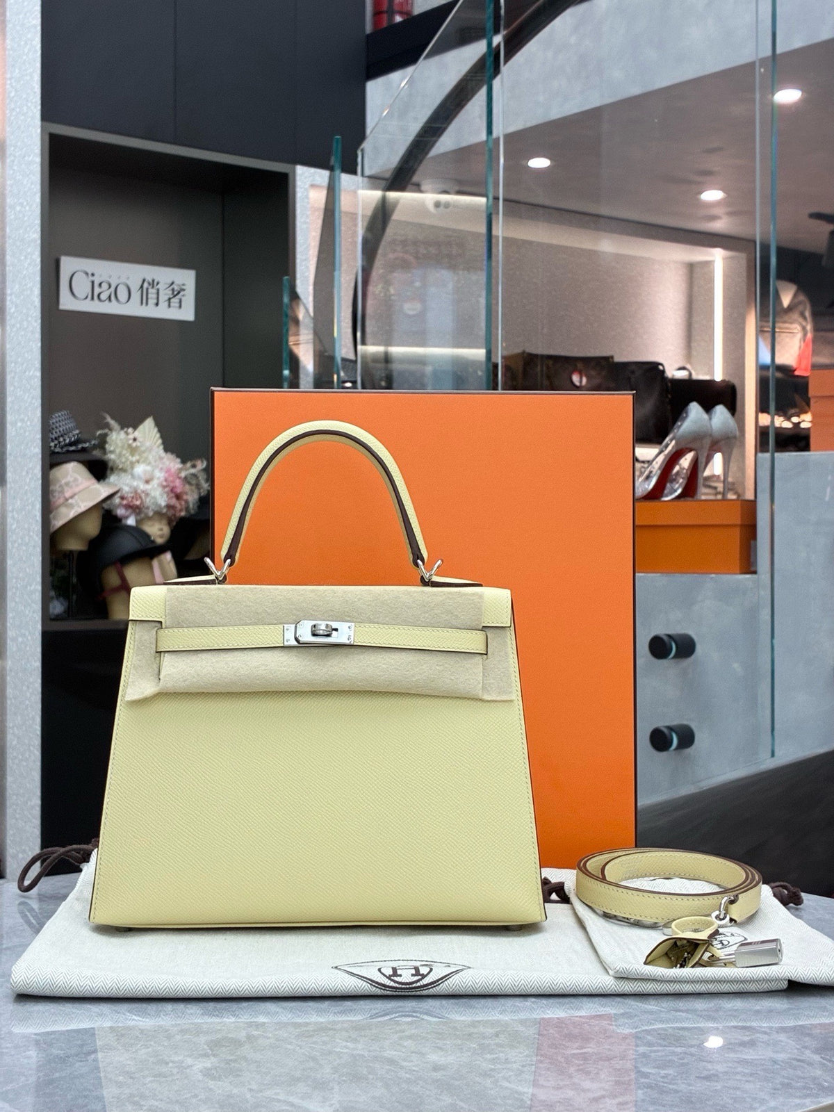 HERMÈS Kelly 25 Sellier – Vanilla Y1 Epsom Leather, Palladium Hardware, G Stamp, Brand New