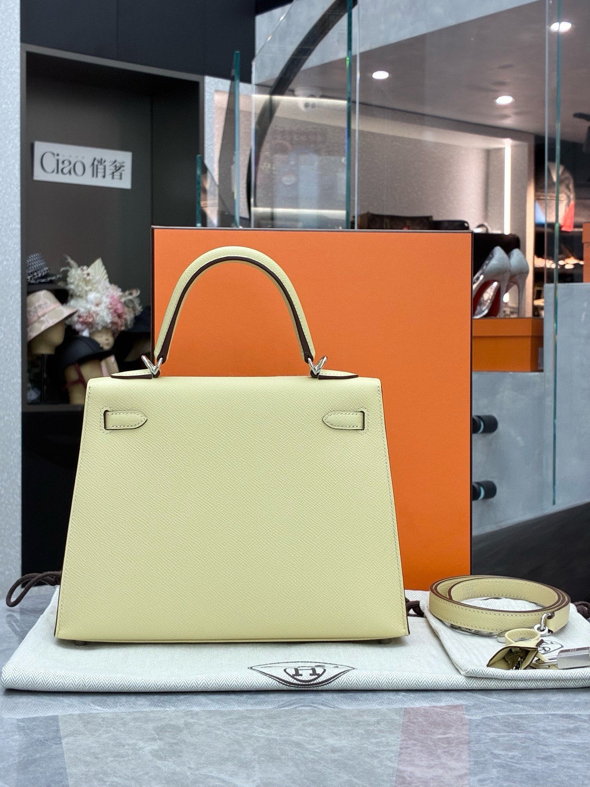 HERMÈS Kelly 25 Sellier – Vanilla Y1 Epsom Leather, Palladium Hardware, G Stamp, Brand New