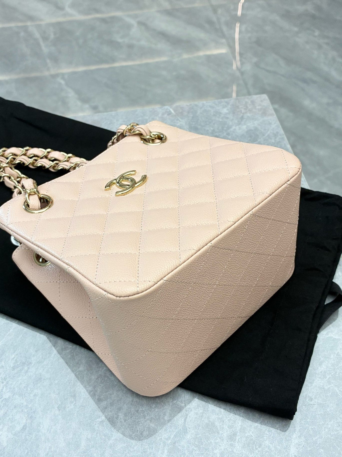 CHANEL 23K Mini Tote – Sakura Pink Caviar Calfskin, Light Gold Hardware, Excellent Pre-Owned