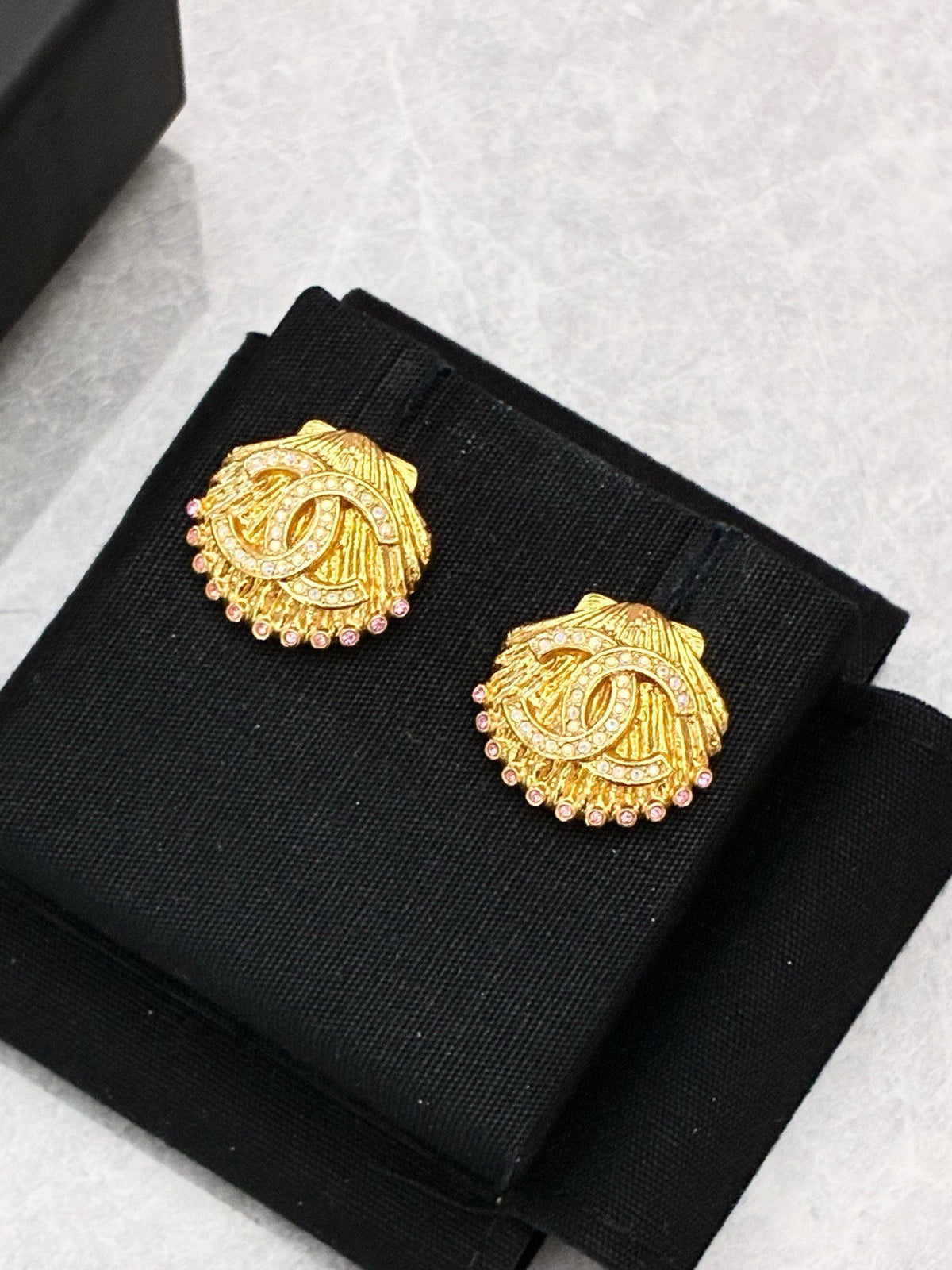 CHANEL 23C Seashell CC Earrings – Gold-Tone with Pink Rhinestone and Crystal Pavé, Good Pre-Owned