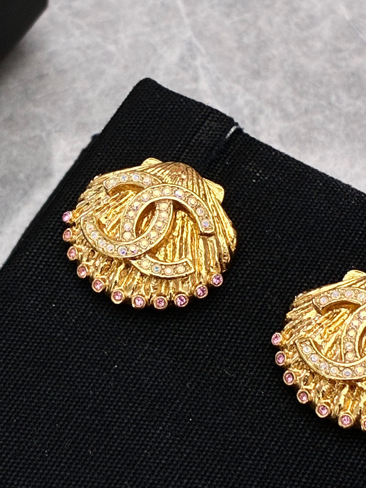 CHANEL 23C Seashell CC Earrings – Gold-Tone with Pink Rhinestone and Crystal Pavé, Good Pre-Owned