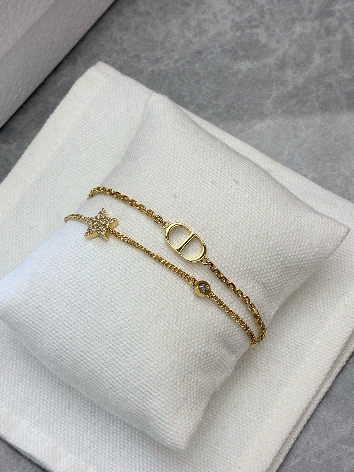 CHRISTIAN DIOR Double-Layer Star Bracelet – Gold-Tone Chain with CD Logo and Crystal Star Charm, Brand New