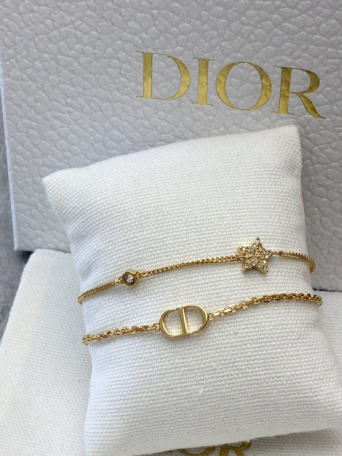 CHRISTIAN DIOR Double-Layer Star Bracelet – Gold-Tone Chain with CD Logo and Crystal Star Charm, Brand New