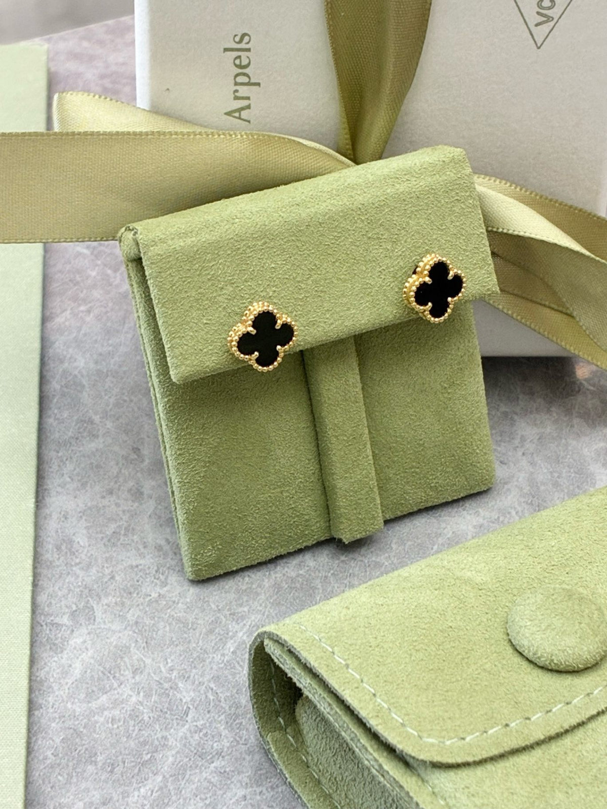 VAN CLEEF & ARPELS Sweet Alhambra Earrings – 18K Yellow Gold with Black Onyx, Good Pre-Owned