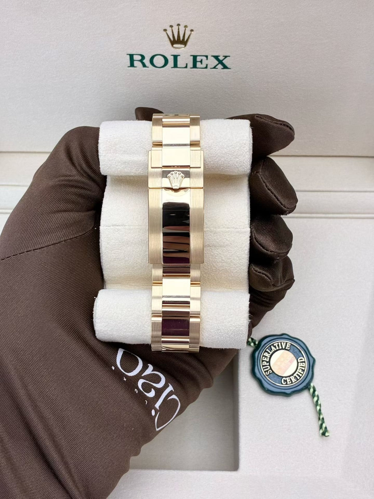 ROLEX Cosmograph Daytona – 18K Yellow Gold with Green Dial and Gold Counters, Reference 126508-0008, Brand New