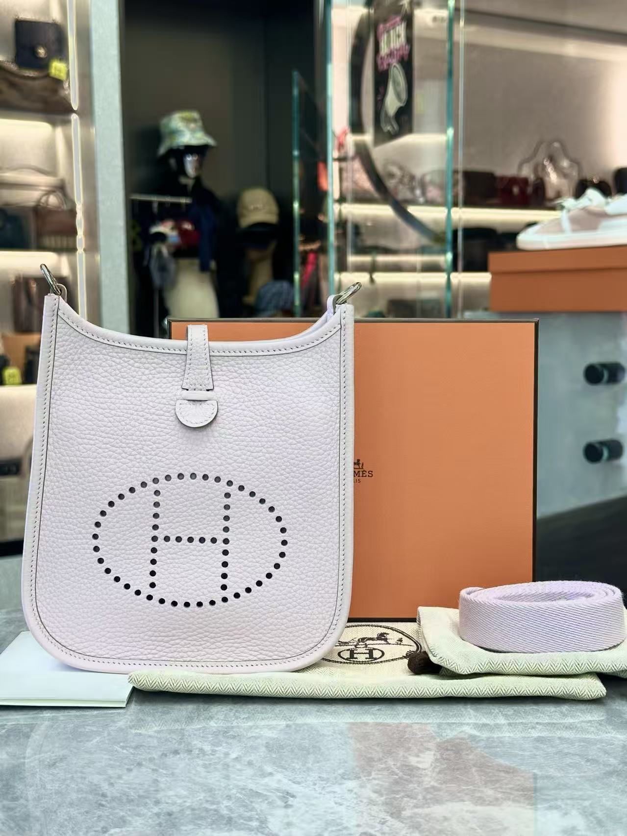 HERMES 2024 Mini Evelyne TPM 16 Mauve Pale PHW