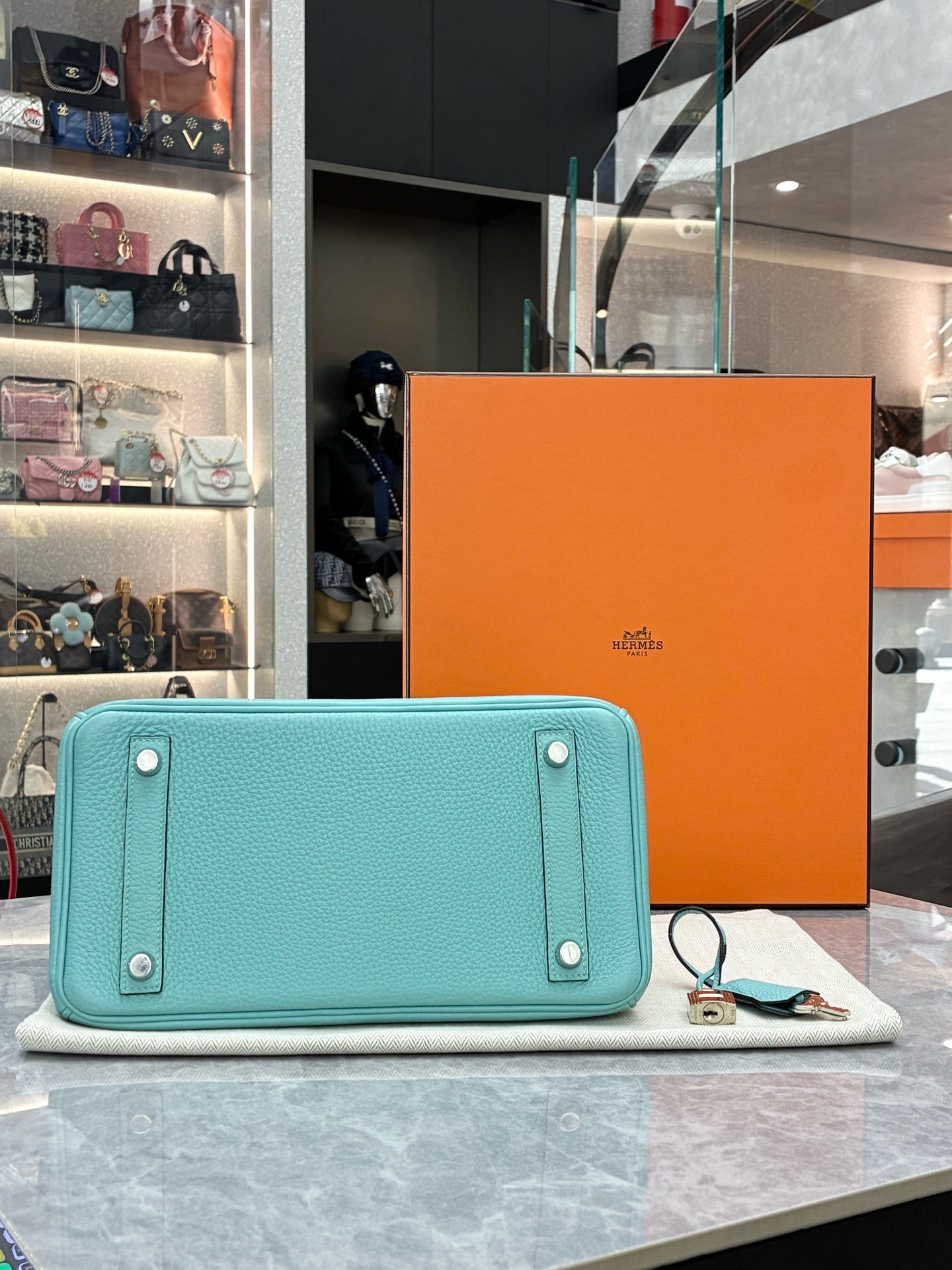 Hermès Birkin 25 Tiffany blue Togo leather, base and feet