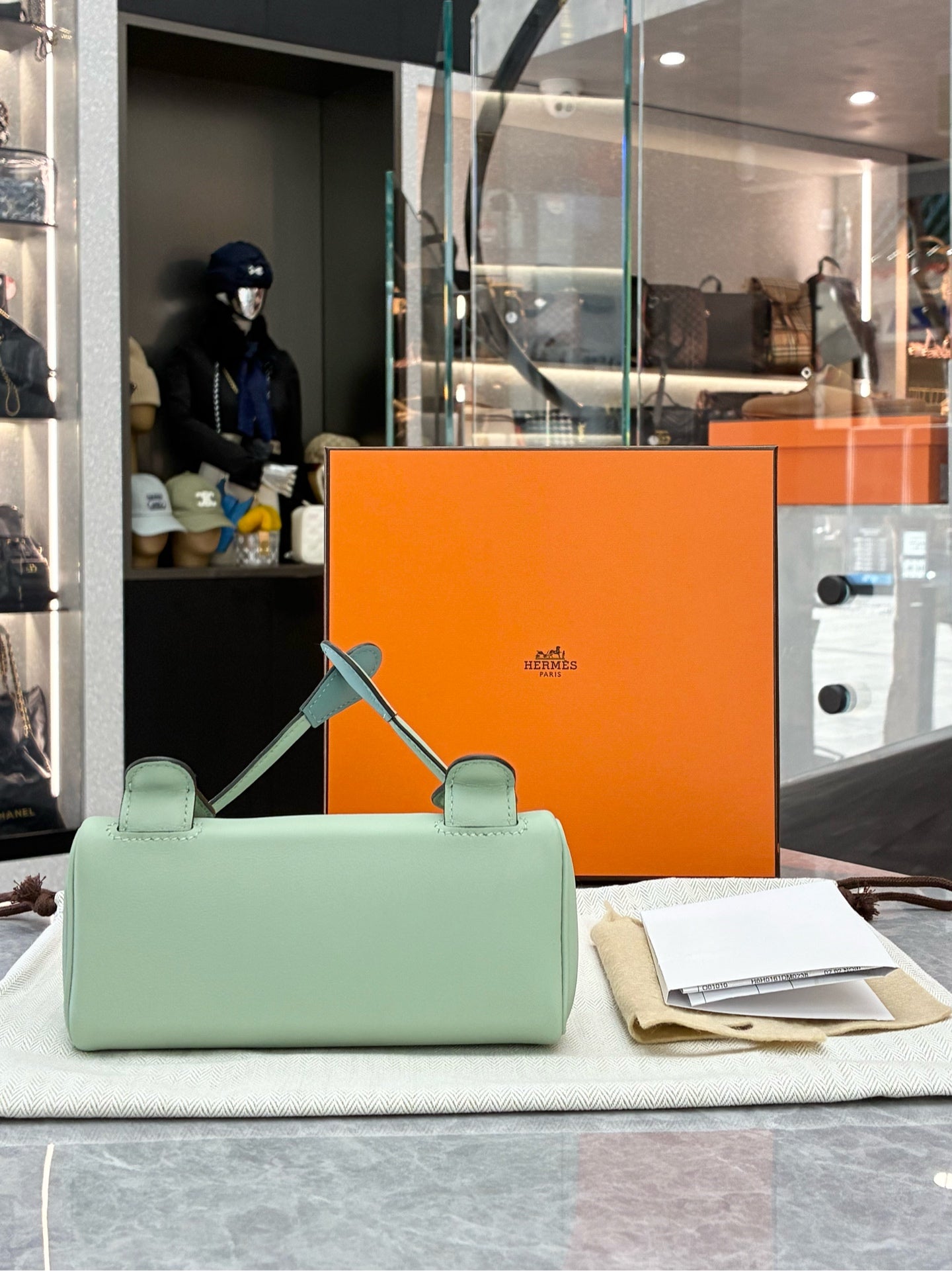 Hermès Kelly Doll Vert Menthe Swift leather base view