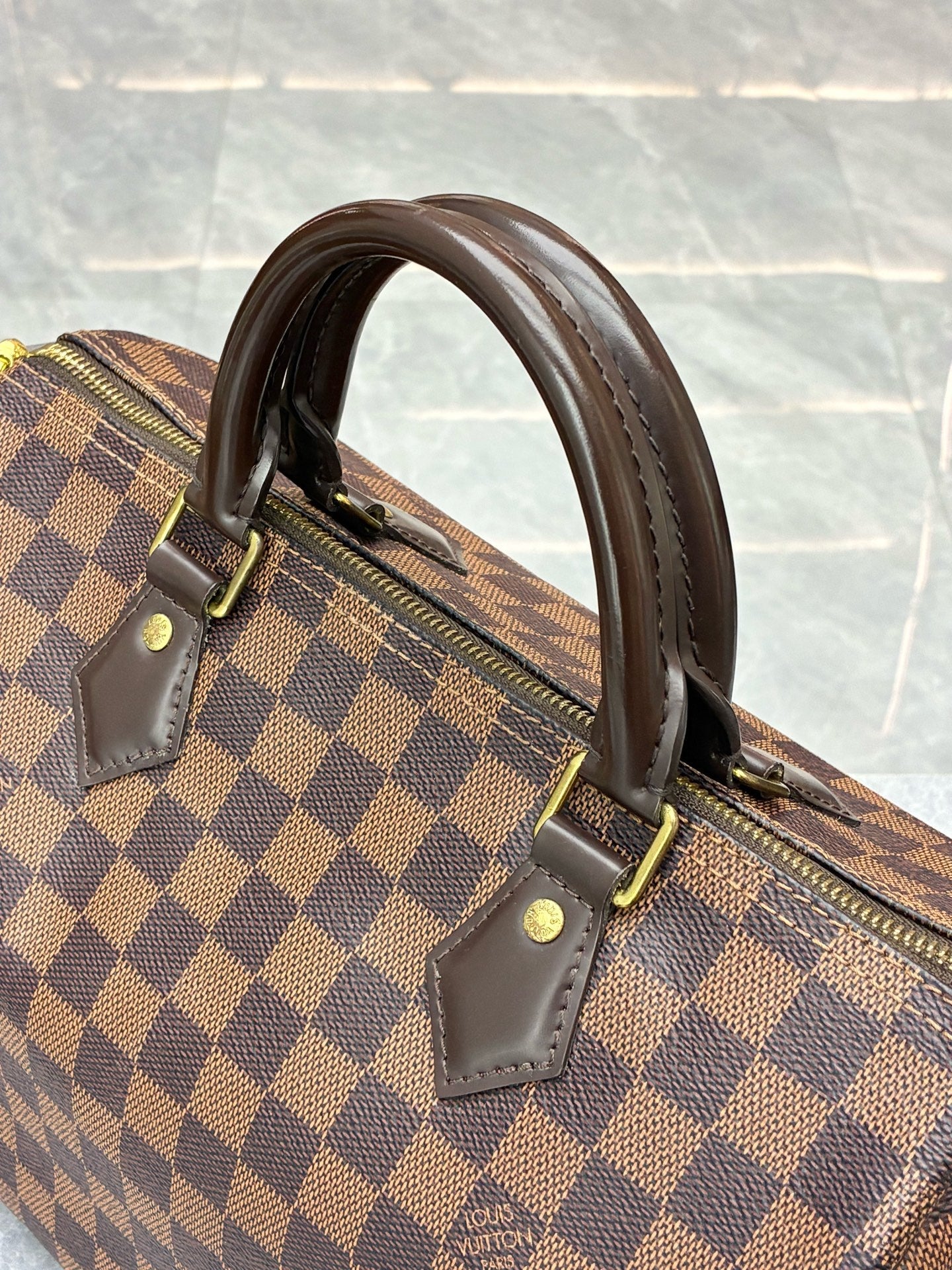 Louis Vuitton Speedy 25 Damier Ebene handbag with owner-added original shoulder strap